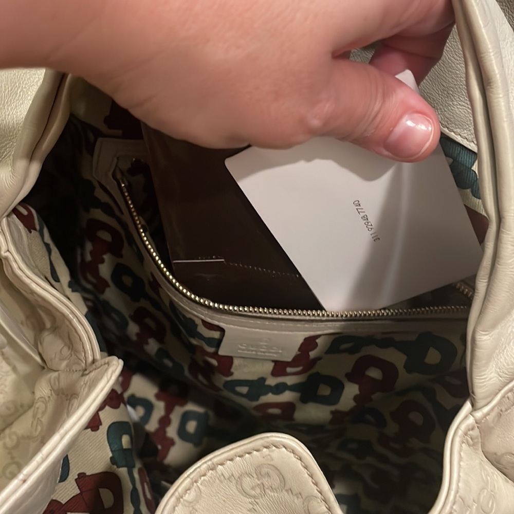 Gucci
Medium Signature Hysteria Tote - Picture 14 of 16